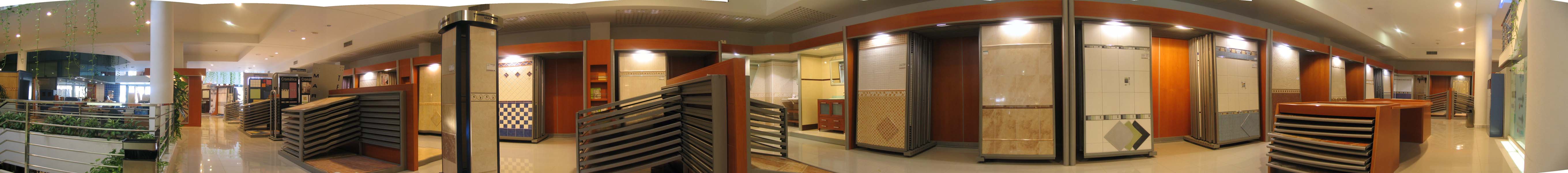 Exposición de mamparas y cerámica